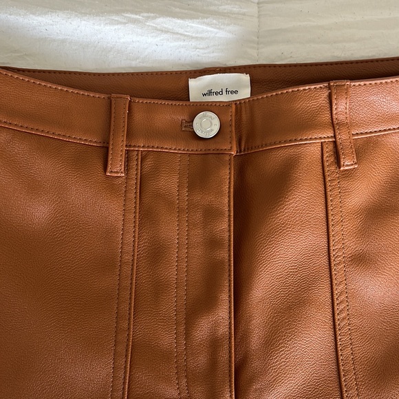 Aritizia Wilfred Free LUCY PANT. Rich chestnut. Size 4 - Picture 2 of 4